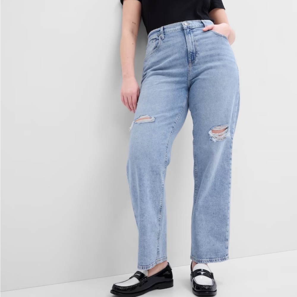Gap High Rise Destructed '90s Loose Jeans with Washwell. Size 30 T